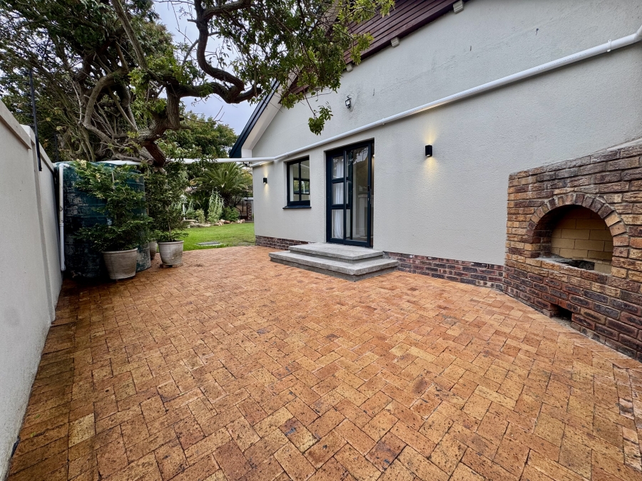To Let 4 Bedroom Property for Rent in Milnerton Central Western Cape
